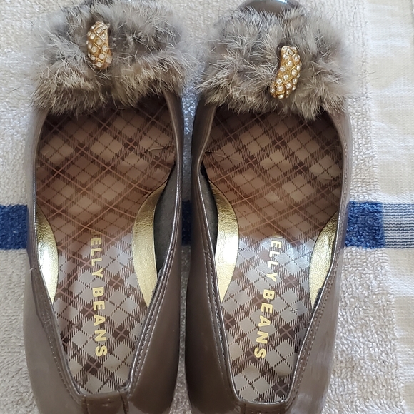 Jelly beans heals lady's shoes - Picture 6 of 7